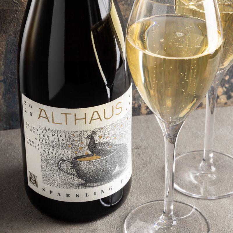 ST100_3_Althaus-Sparkling-Tea_Bottle-and-two-glasses_close-min_800x800